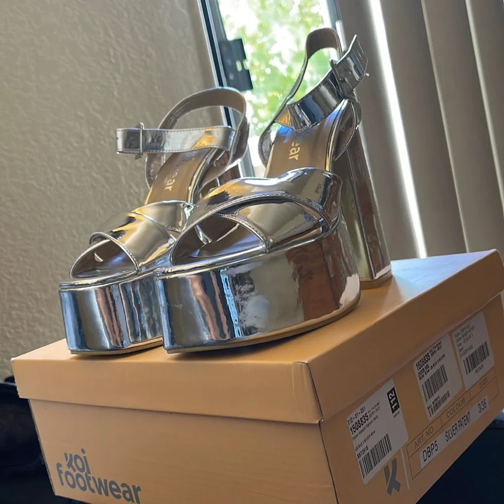 Chidori Metallic Platform Heels - Picture 2 of 7